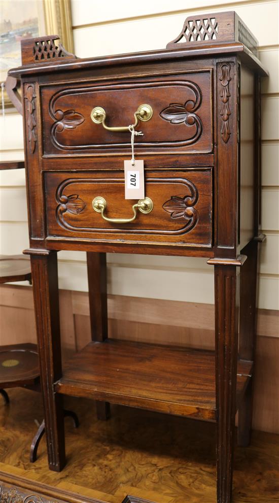 A George III style mahogany bedside chest, with two drawer cabinet W.46cm